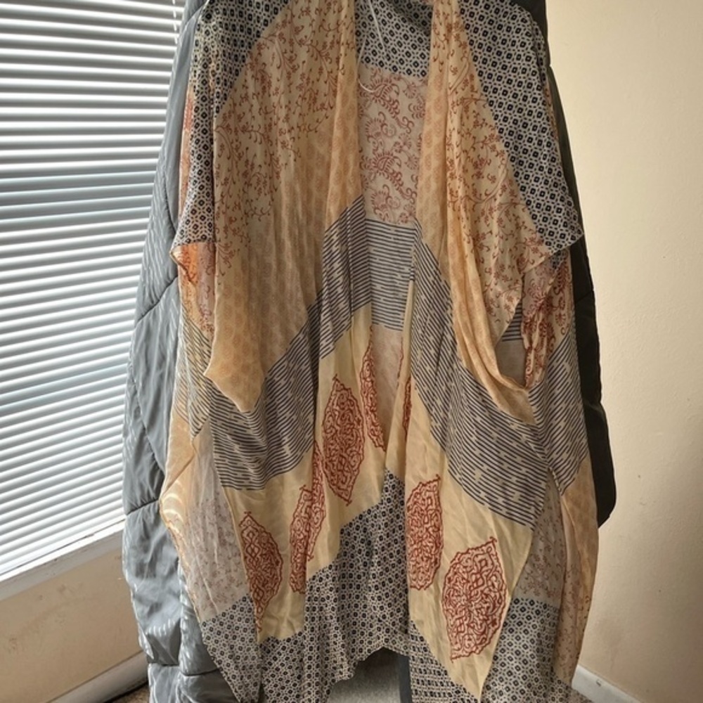 NWT Janice Apparel s/s kimono multi colored.